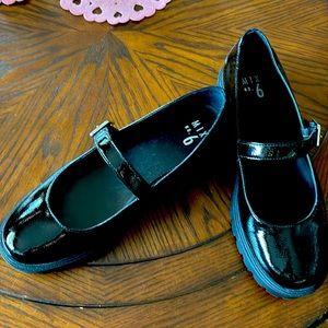 Mix no. 6 Patent leather Mary Jane’s in women sz 11